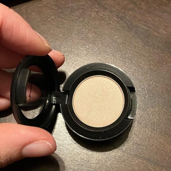 Mac Eyeshadow in Naked Lunch - Picture 2 of 4